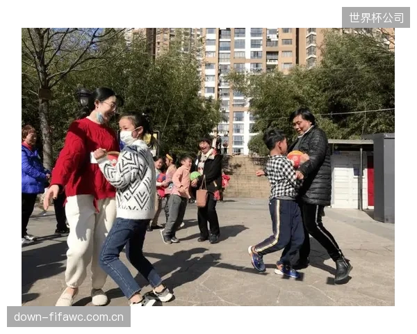 后防核心赫加齐虽是组织起点，但在高压下传球稳定性将受到严峻挑战。